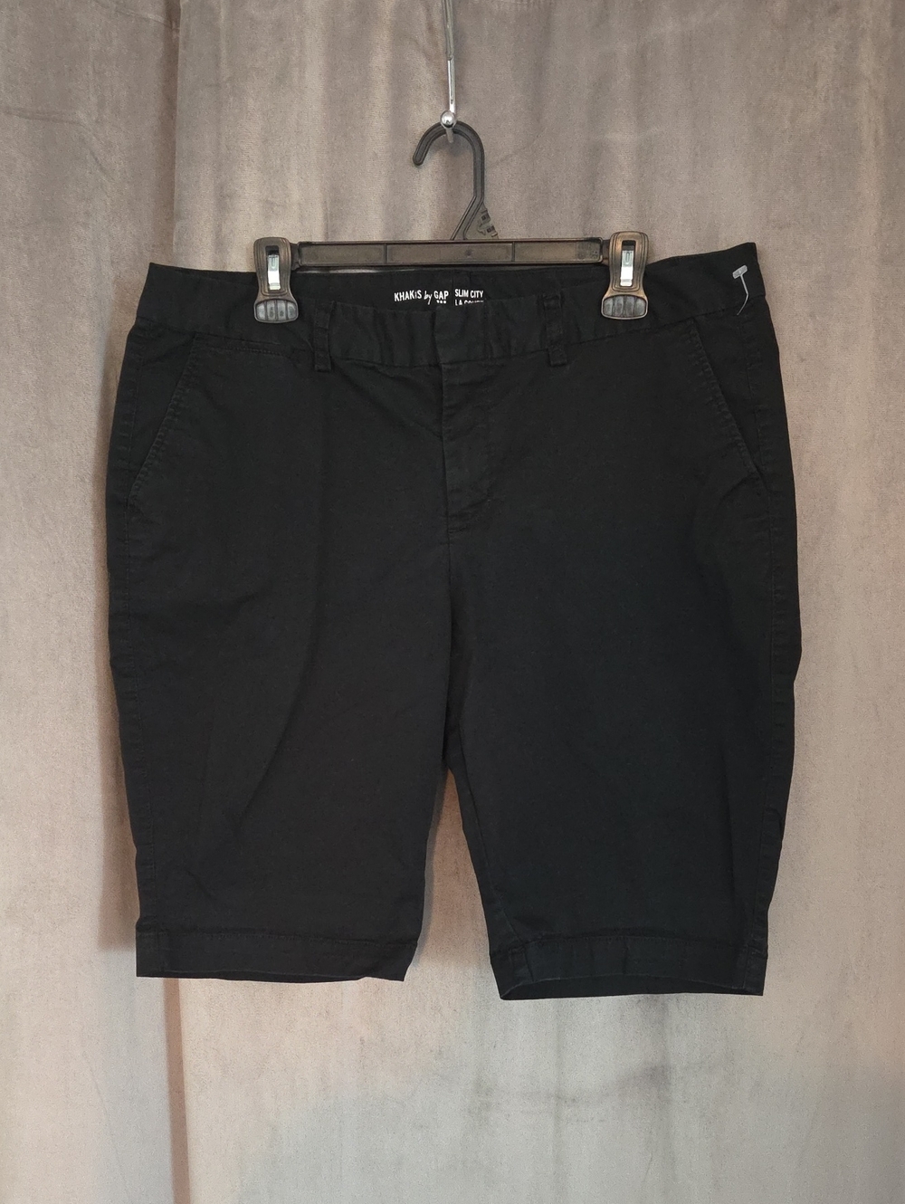 GAP Women’s Size 16 Black Cargo-Style Shorts